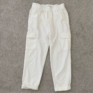 GAP Women’s White Cargo Pants stretchy waist 🤍